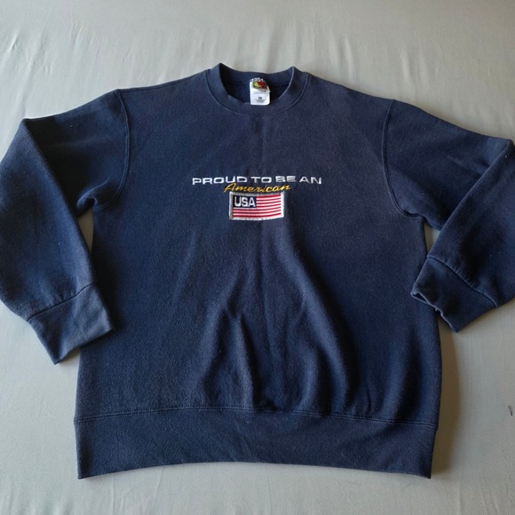 Fruit of the Loom medium USA American Flag embroidered Patriotic Sweatshirt warm - Picture 1 of 5